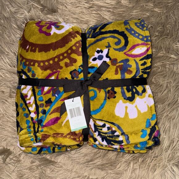 New Vera Bradley Essential Fleece Throw Blanket Buta Spray O/S - Picture 2 of 4
